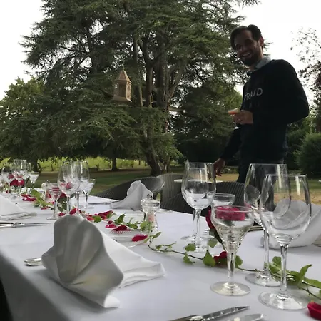 Chateau Valcreuse Bed & Breakfast *